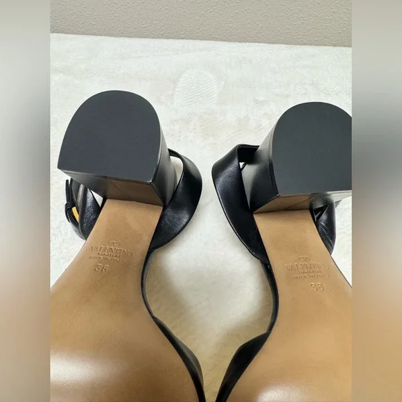 Valentino Garavani - One Stud 90 Leather Sandals - women’s Size 38 - US 8 - Picture 11 of 15